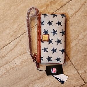 NWT Authetic Dooney & Bourke NFL Dallas Wristlet